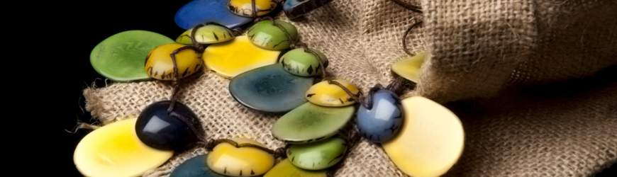 Colección Kokulis World Ecuador con joyas en nuez de tagua